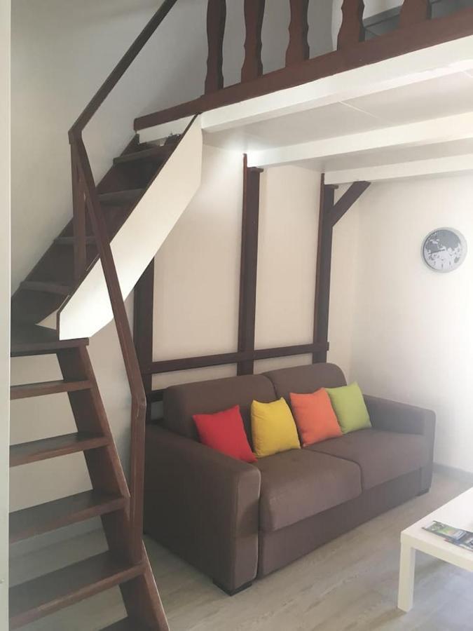 Appartement Studio-mezzanine Proche Toutes Commodités Le Gosier (Grande-Terre)